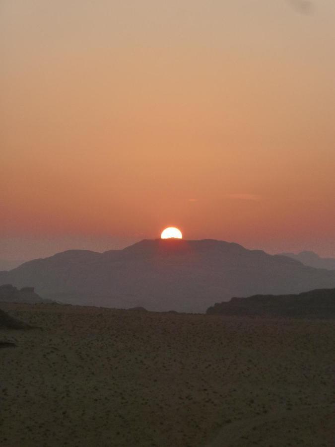 Hotel Sunrise Camp Wadi Rum Esterno foto